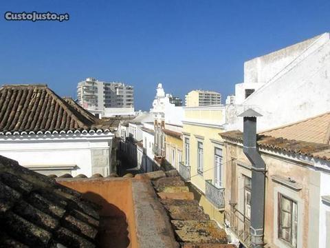 Prédio de dois andares ideal para Alojamento Local
