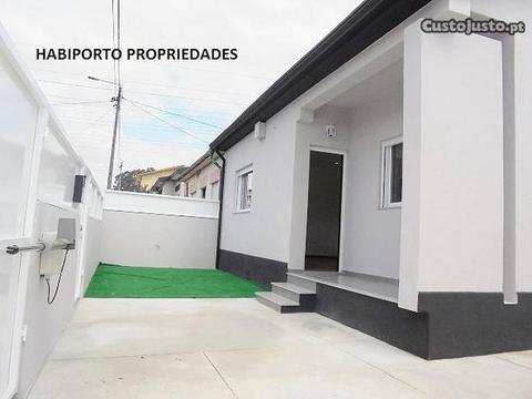 Moradia T2 Maia c/gar.2 c.,Terraço Ref.24215