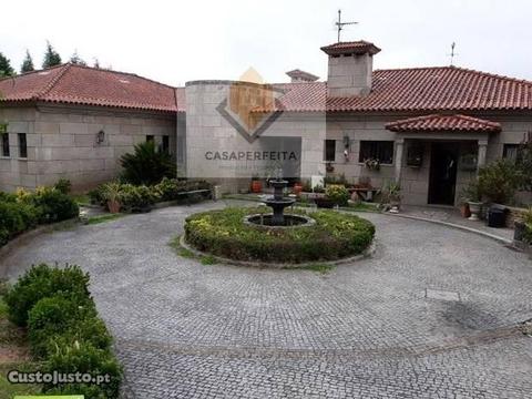 Excelente Quinta situada em Canelas