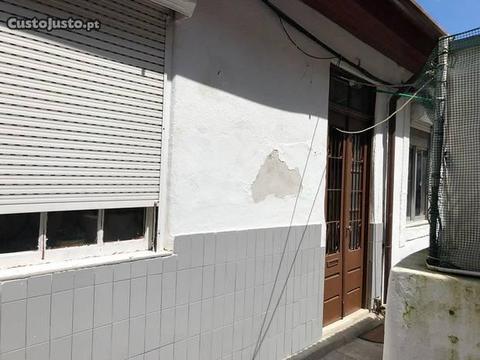 Moradia de ilha com logradouro independente