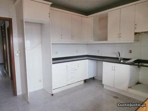 Apartamento T2 em São Cosme com lugar de garagem!