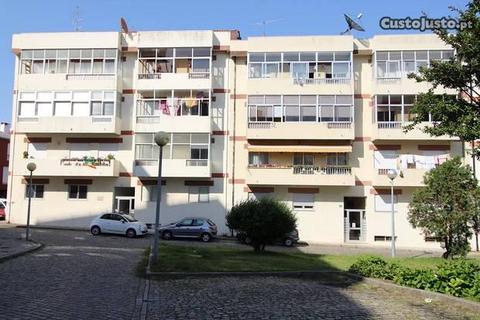 Apartamento T2 - Stª.Maria Maior RefªA-01890