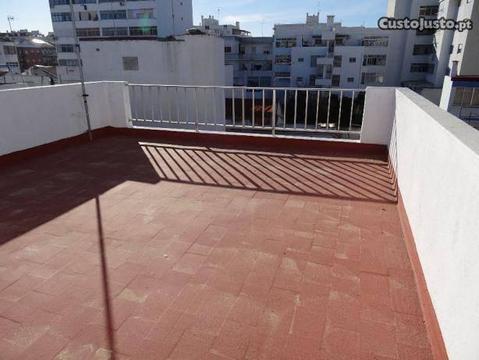 Moradia V3 com garagem - Centro de Portimão