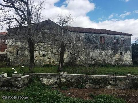 Moradia em pedra isolada - Vila de Punhe