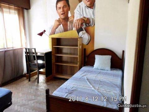 Quarto estudantes rapazes Campo Alegre Boavista