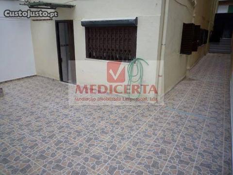 Amadora-Mina 3 ass. com terraço (40m2)