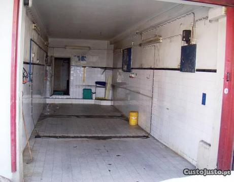 Garagem com casa de banho