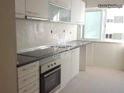 Apartamento T3 Remodelado Nas Paivas