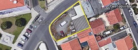 Armazém 80m2 em terreno urbano com 410m2