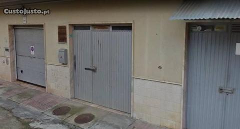 Garagem Belas 43m2 c/ WC - Saída direta p/ rua