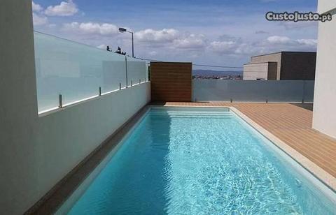 Moradia de gaveto Fraião - piscina
