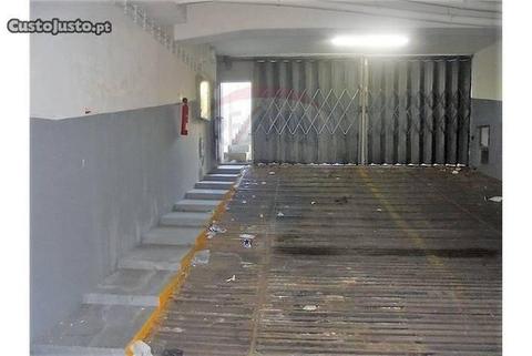 Garagem na Avenida 5 de Outubro - Faro