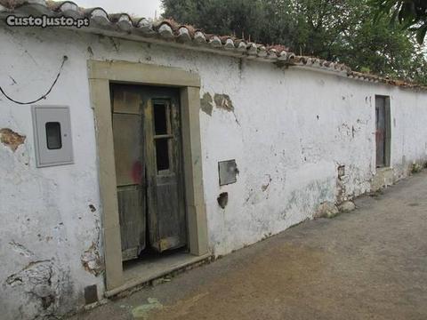 Casa Antiga para recuperar na Calçada