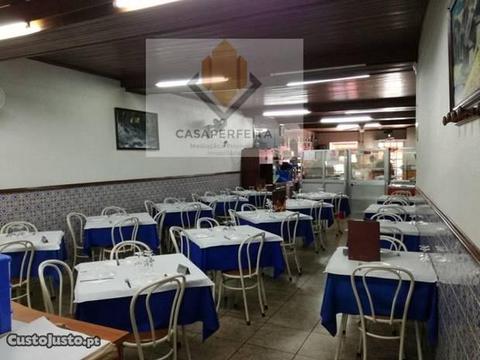 Restaurante / Café Totalmente Equipado E Mobila