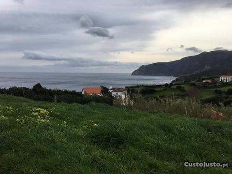 Casa com anexo e terreno