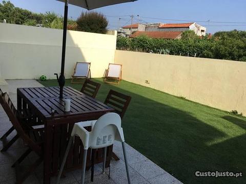 Moradia T3 com jardim a 500mts praia