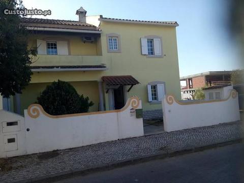 MORADIA V4-Lote 200m2-Terraços-3 wc-Palmela