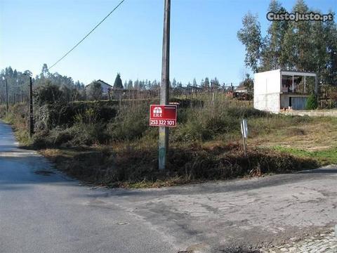 Terreno com 670m2 Lanhas Vila Verde