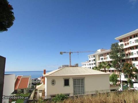 Lote de terreno com 441m2 São Martinho Funchal