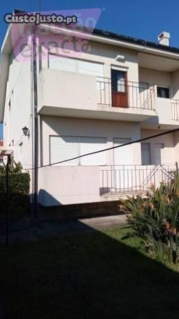 Moradia T5 em S.Roque junto á Circunvalação