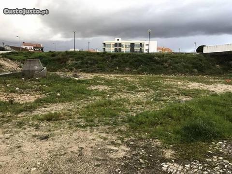 Lote de terreno com 270m2 Qta. dos Pinheiros São