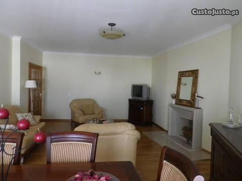 Apartamento T4 mobilado