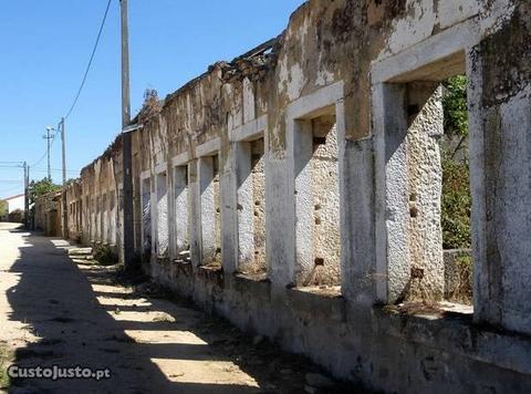 Casa, antigo lagar e terreno em F.Castelo Rodrigo