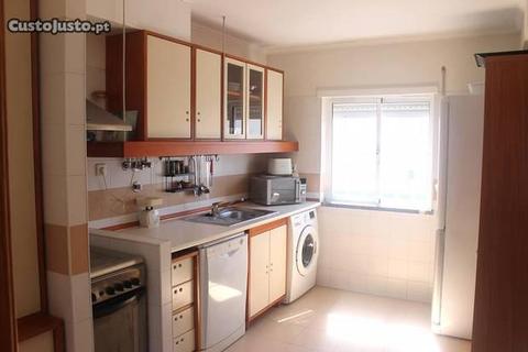 Apartamento T4 nas Manteigadas