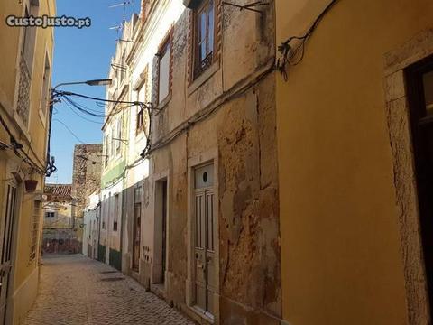 Prédio perto da Baixa com 6 apartamentos