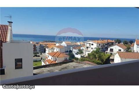 123001064-61 Apartamento junto ao mar