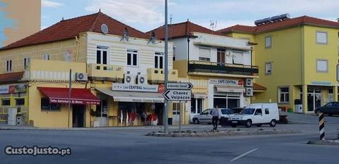 T3 no centro da vila de Carrazedo de Montenegro