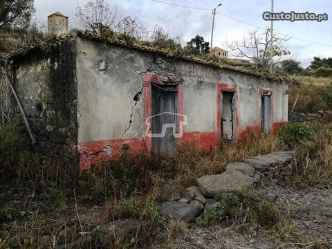 Terreno com casa para recuperar