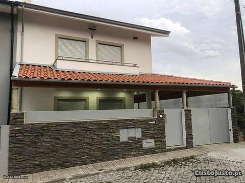 Moradia 3 Frentes c/NOVA 334m2