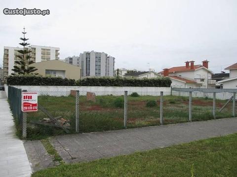 Terreno de Construção com Acesso à Praia