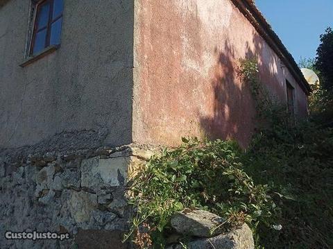 Casa com terreno com vista sobre o Marão