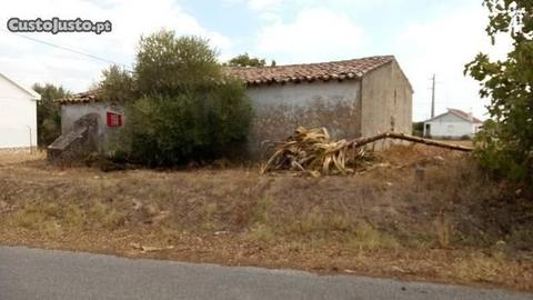 Terreno com casa para reabilitar