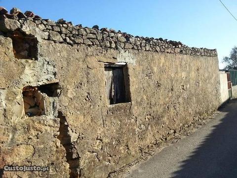 Casa antiga com potencial / Old house to refresh