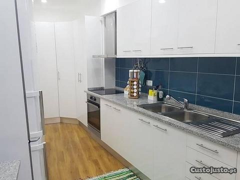 Ref. 136/18-Magnifico T4 em Massamá , remodelado