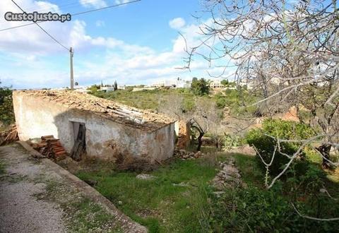 Casa Isolada em ruínas V3 Cerro de Águia Olhos