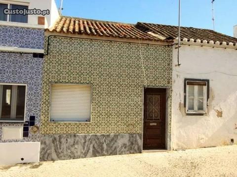 Casa Antiga Por Recuperar No Centro Histórico D