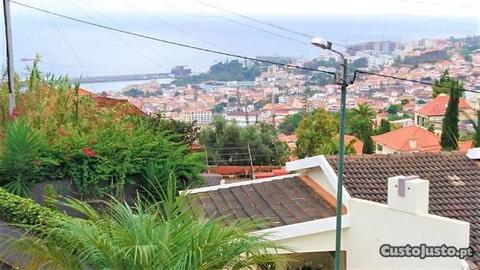 Moradia bem localizada V3 Santa Luzia Funchal
