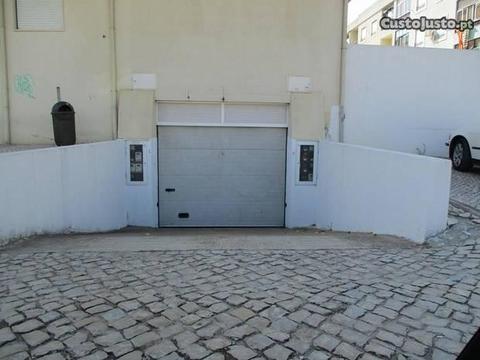 GARAGEM-22m2-Bons acess-Pinhal Novo(Escola secund)