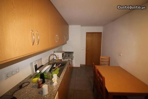 Apartamento T3 com Sótão na Cruz de Celas