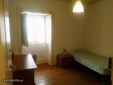 2 Quartos (m/f) T3 Polo 1 / Zona Histórica