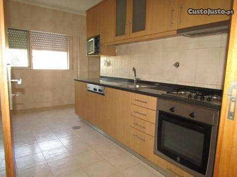 Apartamento T2 - S. Mamede Coronado