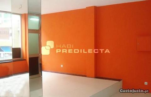 Refh3014 - Loja c/ visibilidade Rua Cedofeita