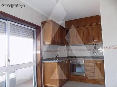 Apartamento T2,garagem, perto do centro de Águeda