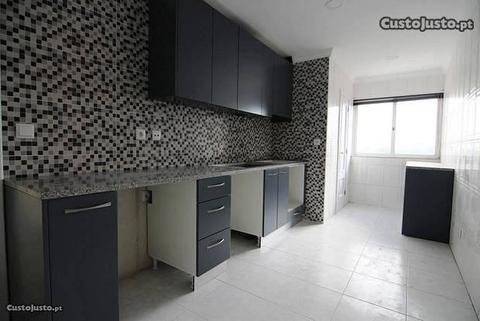 Apartamento Tipo T2 Remodelado em Ferreiros