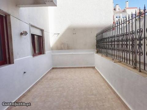 [6178] T2 remodelado na Cavaleira - Mem Martins