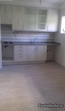 Apartamento T2 completamente remodelado em Massamá